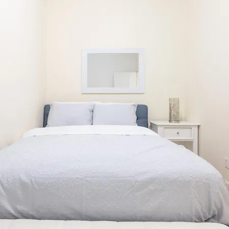 Monthly Nyc Rentals- Stylish 3 Bedroom Unit Apartment