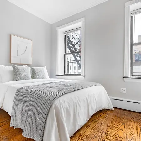 Monthly Nyc Rentals- Comfy 3 Bedroom 1 Ba Apt
