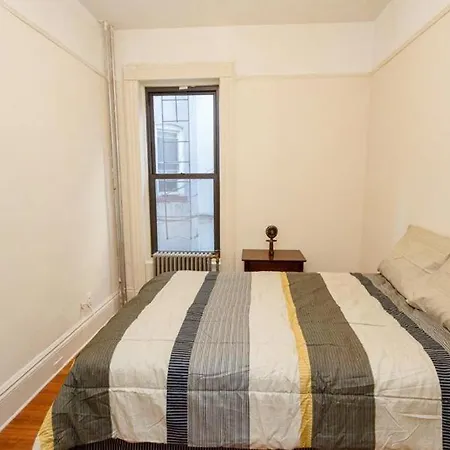 Spacious 2 Bedroom Apartment! Nyc Apartment