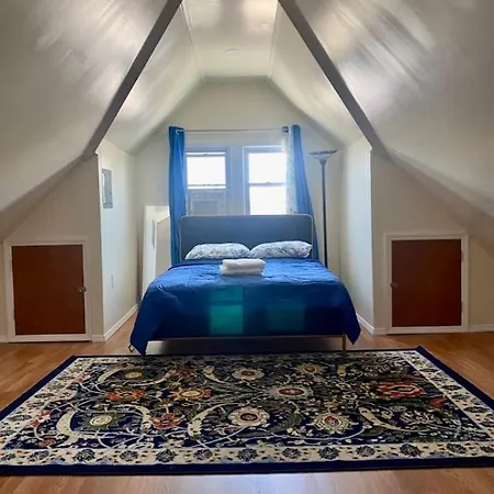 Charming Spacious 2 Bedroom Apartment! *