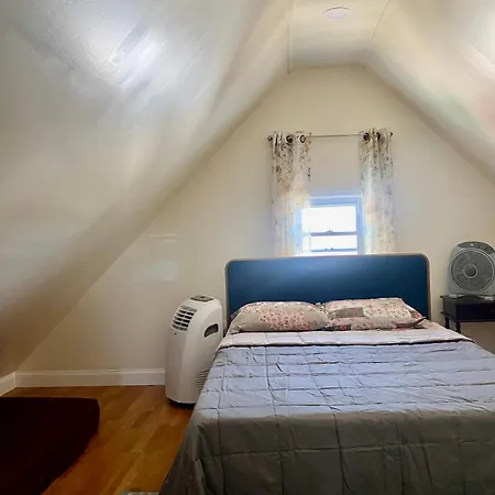 Charming Spacious 2 Bedroom Apartment! New York
