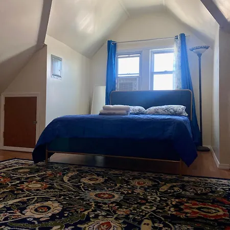 Charming Spacious 2 Bedroom Apartment! Apartment *