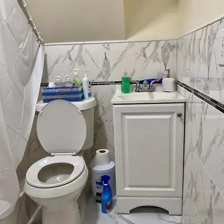 Charming Spacious 2 Bedroom Apartment! Apartment *