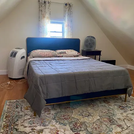 Apartment Charming Spacious 2 Bedroom Apartment! New York