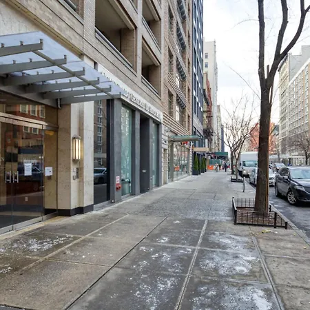 Chelsea 2br W Balcony Elevator Nr Train Nyc-693
