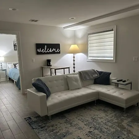 Cozy Alvana 1 Bed Apartment