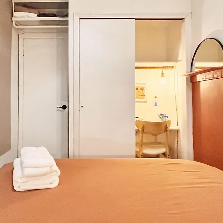 Terracotta - Small Private Bedroom In Les