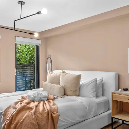 Apartment Bergen Place By Rove Triplex With Deck & Garden *