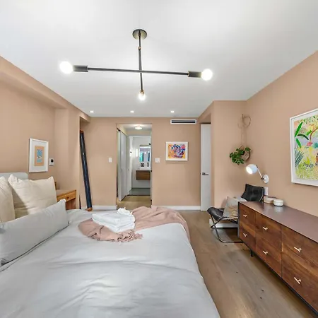 Bergen Place By Rove Triplex With Deck & Garden Apartment