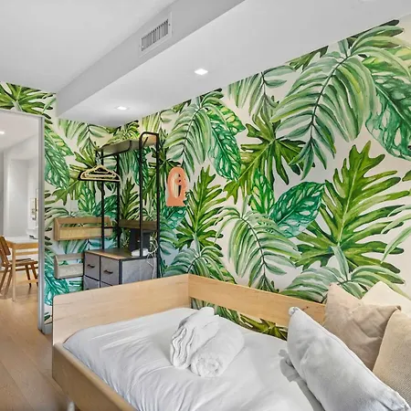 Bergen Place By Rove Triplex With Deck & Garden Apartment New York