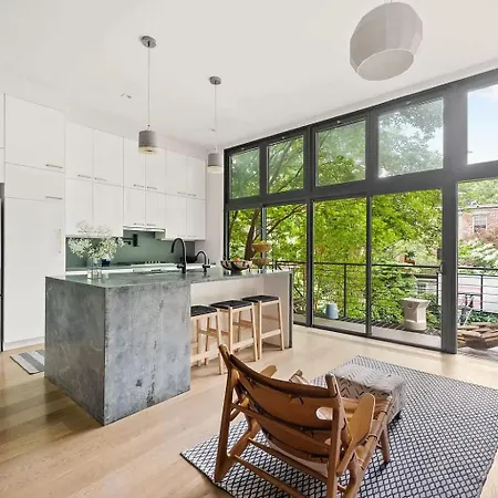 Bergen Place By Rove Triplex With Deck & Garden Apartment *