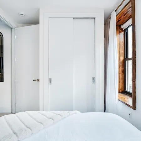 48-3fe 2br Prime Midtown West Apartment *