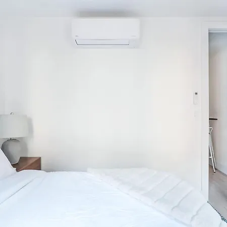 48-3fe 2br Prime Midtown West Apartment