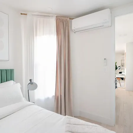 48-3fe 2br Prime Midtown West Apartment New York