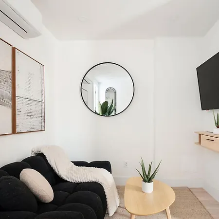 48-3fe 2br Prime Midtown West Apartment *
