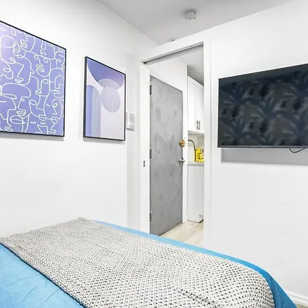 2 Bedroom Unit In Manhattan