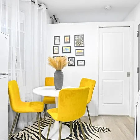 Apartment 2 Bedroom Unit In Manhattan New York