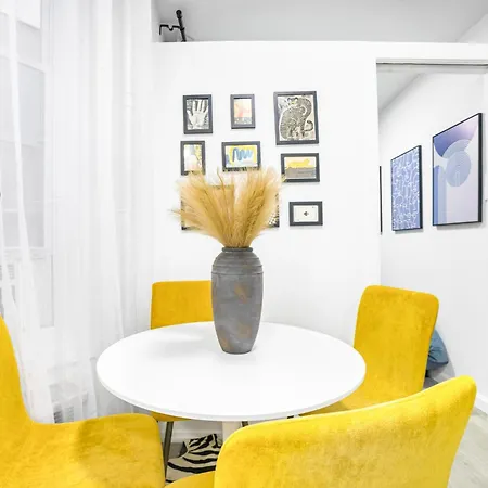 2 Bedroom Unit In Manhattan * New York