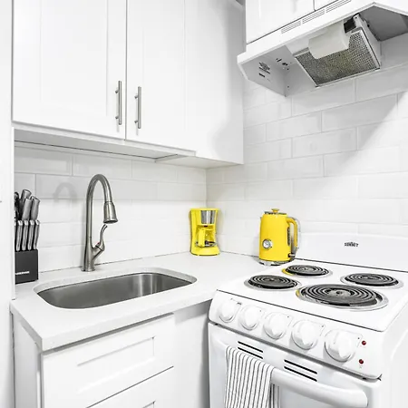 2 Bedroom Unit In Manhattan Apartment