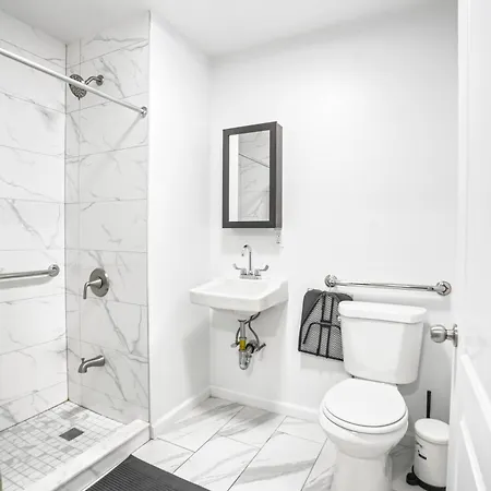 2 Bedroom Unit In Manhattan