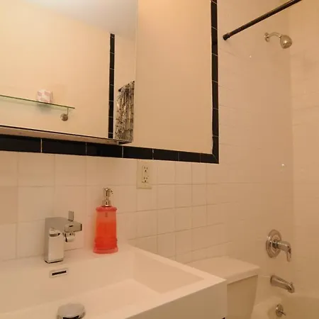 Harlem Deluxe C Apartment *