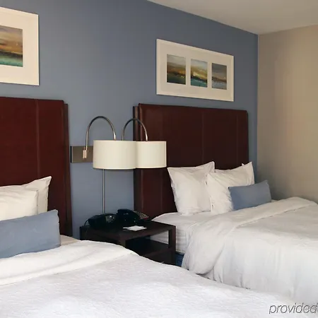 Hampton By Hilton Seaport Hotel