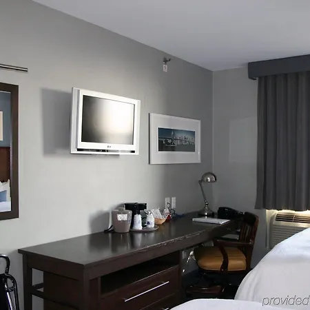 Hampton By Hilton Seaport 2* New York