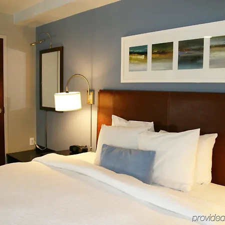 Hampton By Hilton Seaport