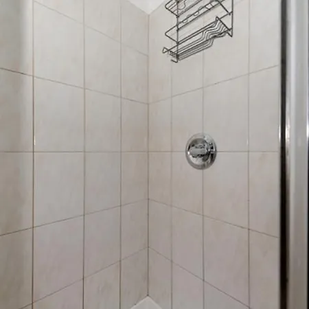 Three-bedroom In 3rd Apartment New York