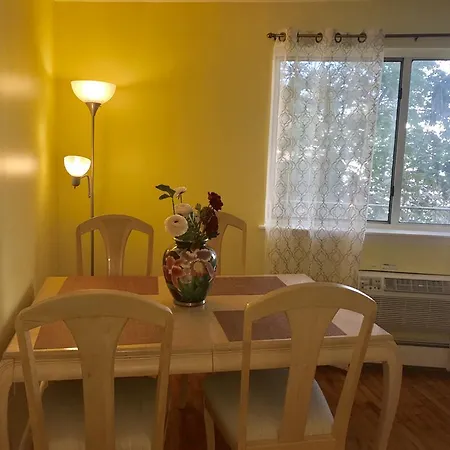 Charming Near Astoria Park And Nyc Ferry Apartment *