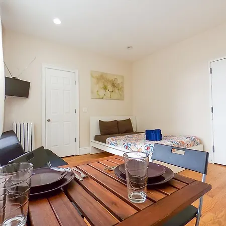 New York Apartments *