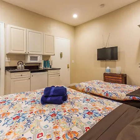 New York Apartments *