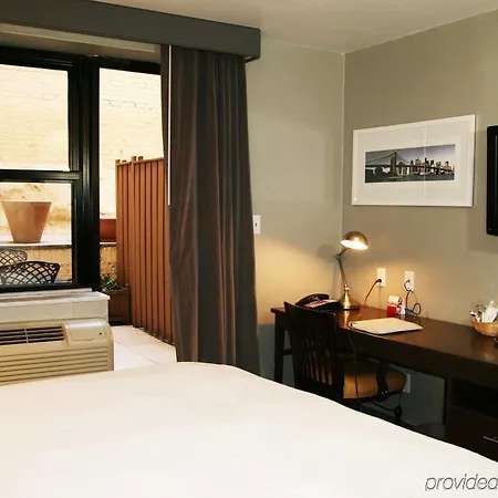 Hampton By Hilton Seaport Hotel
