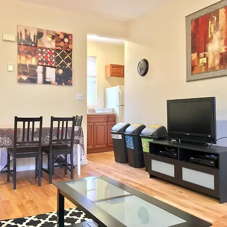 Apartment Top Floor 2 Bedroom Modern Flat *