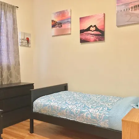 Top Floor 2 Bedroom Modern Flat * New York