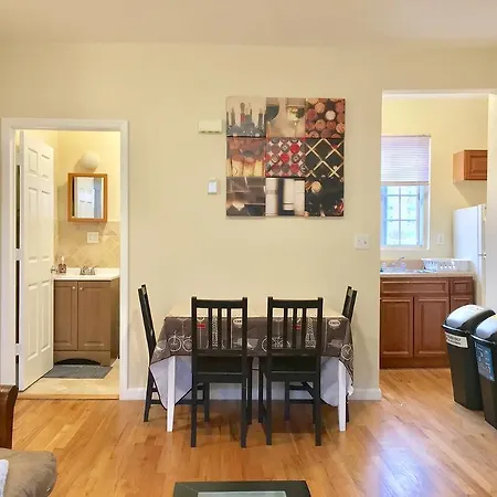 Top Floor 2 Bedroom Modern Flat * New York