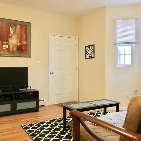 Top Floor 2 Bedroom Modern Flat * New York