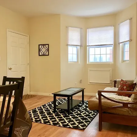Top Floor 2 Bedroom Modern Flat * New York