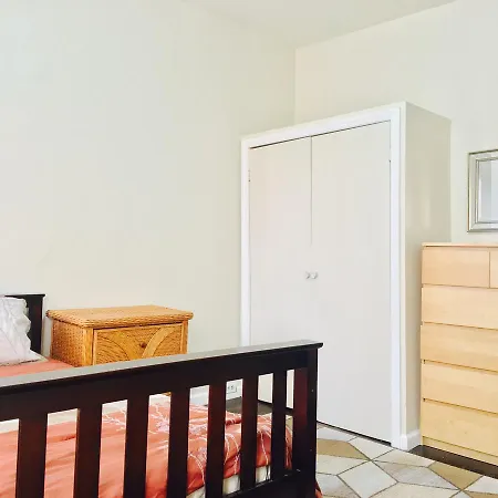 5 Bedroom In The Real Little Italy Bronx * New York