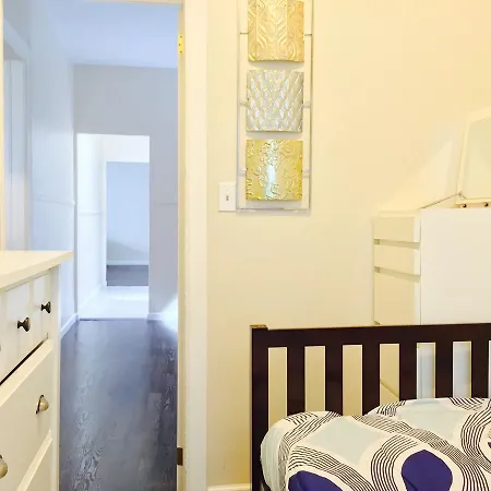 5 Bedroom In The Real Little Italy Bronx * New York