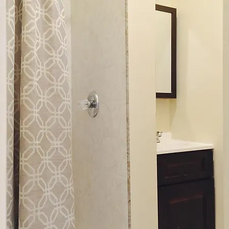 5 Bedroom In The Real Little Italy Bronx * New York