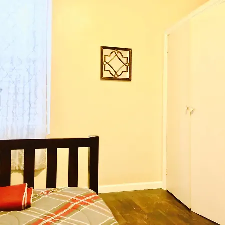 5 Bedroom In The Real Little Italy Bronx * New York