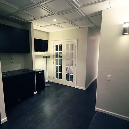 Great Renovated Best Location Manhattan
