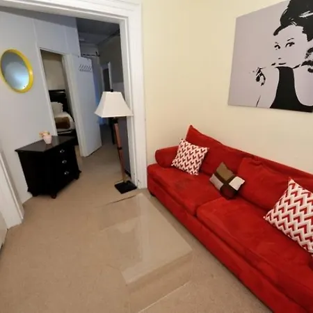 Places4stay Midtown East Comfort Apartment *