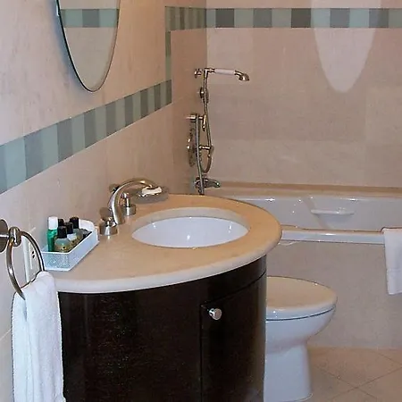 Apartment Sleeps 4 Air Con Wifi T057566