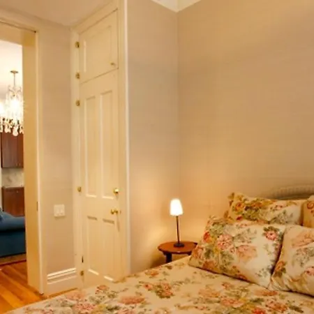 Sleeps 2 Air Con Wifi