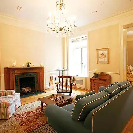 Sleeps 2 Air Con Wifi Apartment