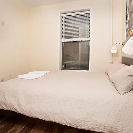 Hip & Trendy Near Times Square - Nyc Apartment