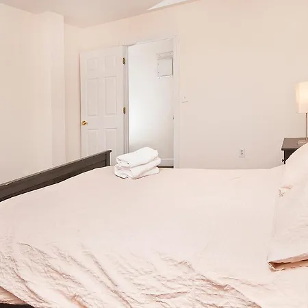 Hip & Trendy Near Times Square - Nyc Apartment New York