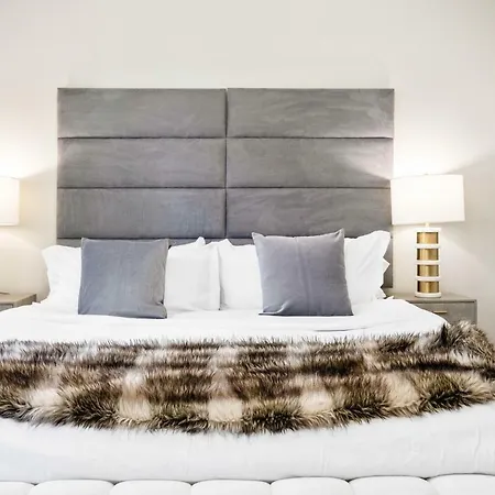 Fifth Avenue Ultra Luxurious Two Bedroom - Domenico Vacca Building 5d Apartment *